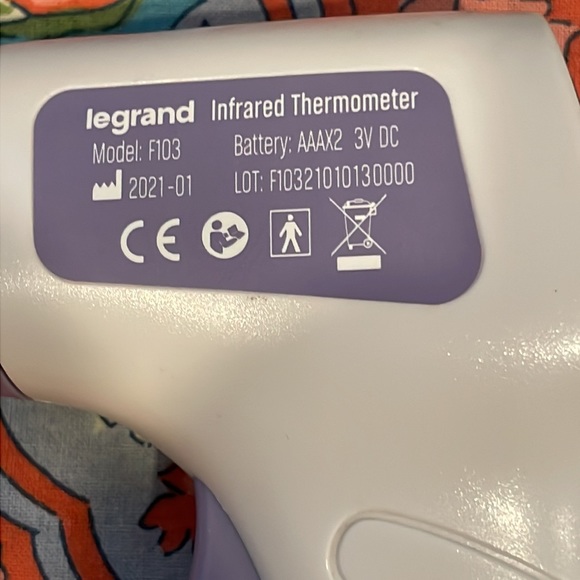 Legrand Infrared Forehead Thermometer - Picture 3 of 4